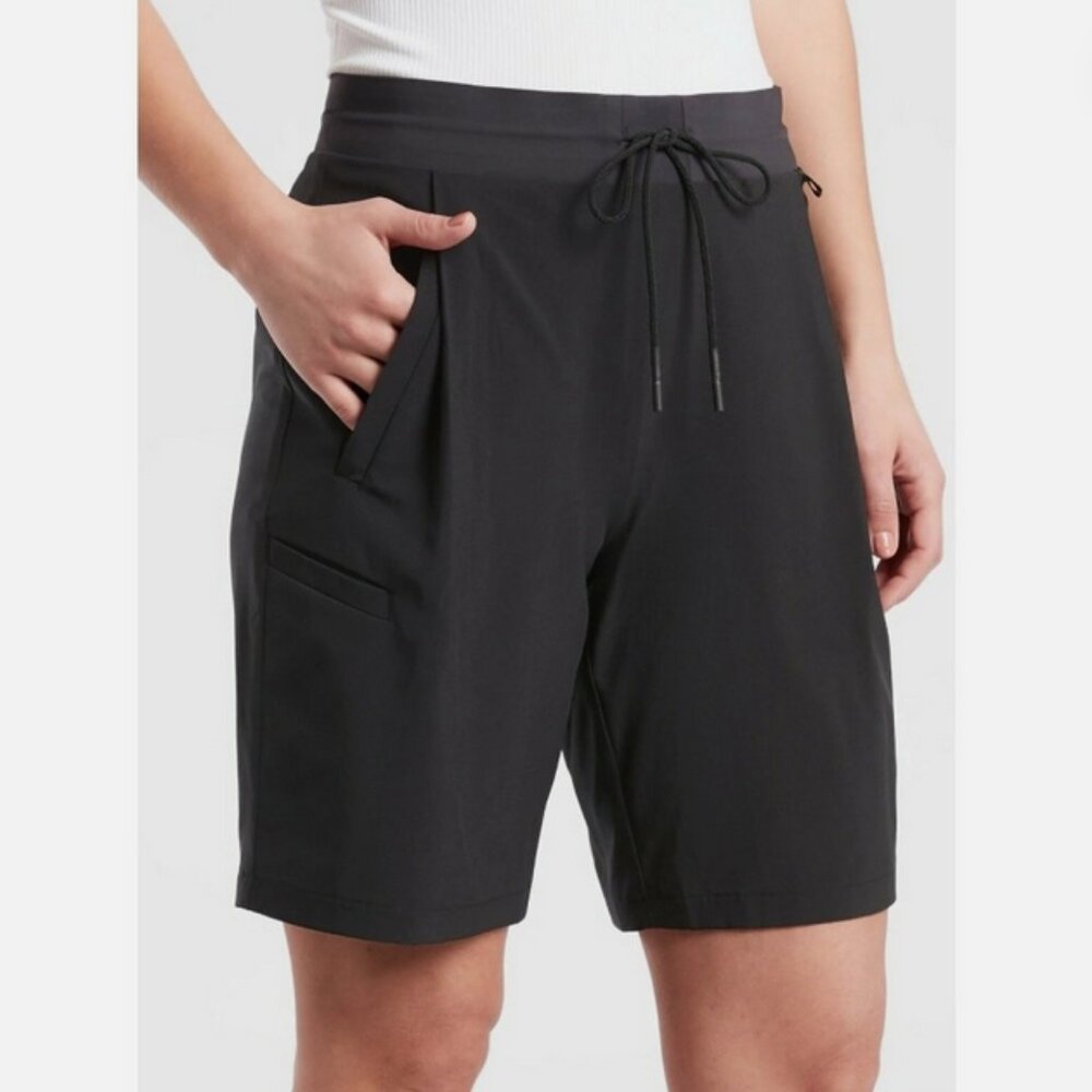 NEW ATHLETA Venture Bermuda Travel Shorts Size 24 Black